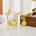 Dettaglio portachiavi tazza di bubble tea giallo con perle e paillettes a stella - Stile tazza di tè al latte luminosa / Giallo Limone