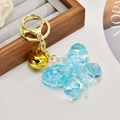 Dettaglio portachiavi a farfalla azzurro con paillettes a stella e campanellino d'oro - Blu Luminoso