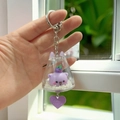 Llavero de gato acrílico morado con cúpula transparente y colgante de corazón decorativo - Morado