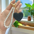 Portachiavi con cuore di strass neri e cinturino da polso con perle bianche eleganti - Ciondolo a Cuore Con Catena Di Perle (Con Patch Per Telefono) / Nero