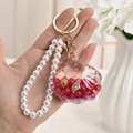 Llavero de concha de arena movediza con correa de perlas y cierre metálico dorado - Estilo de cadena de bolas / Rojo