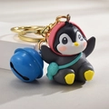Portachiavi pinguino carino con cappuccio rosa e grande campanello blu su cubi bianchi - Pinguino Borsa a Tracolla / Fibbia Dorata + Pinguino + Campanello