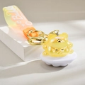 Détail d'un porte-clés ours jaune translucide avec sangle orange et base en nuage blanc - Ours à Sangle Dégradée Jaune (Bubba) / Jaune Citron