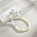 Dettaglio del cinturino per cellulare con perline di vetro a fiori e chiusura in metallo - Bianco
