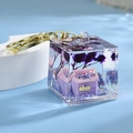 Porte-clés cube en résine avec sable mouvant violet, mini maison et anneau doré - Boucle en Or Clair + Maison Bouteille Carrée / Violet