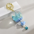 Portachiavi creativo in resina con fiori secchi blu, ciondolo a delfino e campanellino - Stile Delfino / Blu