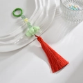 Traditioneller chinesischer Schlüsselanhänger mit grünen Perlen und roten Seidenquasten - Farbiger Ring + Kette + Quaste / Rot und Grün