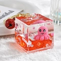 Détail du porte-clés cube avec pieuvre rose et sable mouvant liquide rouge vif - Rose