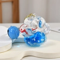 Dettaglio portachiavi a zampa di gatto con liquido blu glitterato e personaggio mini - Zampa di gatto
