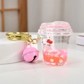 Dettaglio portachiavi con glitter liquidi rosa, paillettes a ciliegio e campanellino - Tazza Cuore Gatto Cartone Animato