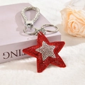 Portachiavi a stella con strass rossi e anello argentato su morbida pelliccia - Chiusura Argentata / Rosso Cina