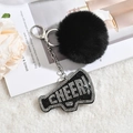 Porte-clés pompon noir en fausse fourrure avec breloque mégaphone CHEER en strass étincelants - Rose avec Bord Blanc