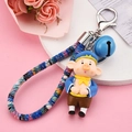 Dettaglio del portachiavi Zhu Bajie con statuina blu, campanello e laccetto intrecciato - Zhu Bajie (Azzurro)