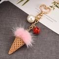 Détail du porte-clés glace en peluche rose avec perle, cloche et fermoir en cœur - Fermoir Cœur (Rose) / Rose