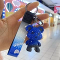 Portachiavi orso in acrilico sfumato cielo stellato con occhi a X e cordino fashion - Blu