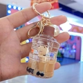 Dettaglio portachiavi bottiglia bubble tea con orsetto e ciondolo di perla - Secchio