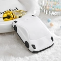 Portachiavi auto sportiva bianca con campanellino dorato su sfondo in morbido peluche - Bianco