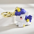 Dettaglio portachiavi unicorno bianco con ali viola e gancio in metallo dorato - Viola
