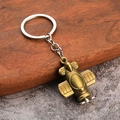 Porte-clés avion vintage en bronze avec hélice sur fond de bois rustique - Bronze