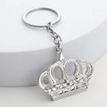 Elegante portachiavi corona in metallo argento con design traforato su base - Argento