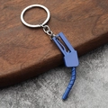 Detailopname van een creatieve blauwe brandstofpistool sleutelhanger op hout - Blauw