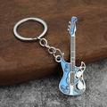 Blauer Emaille-E-Gitarre-Schlüsselanhänger mit Strasssteinen und silbernem Metallfinish - Blau