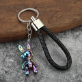 Regenbogen-Hasen-Astronaut Schlüsselanhänger mit schwarzem geflochtenem Lederarmband - Irisierend Mit Geflochtenem Seil
