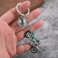 Portachiavi moto creativo con dettagli in smalto verde e ciondolo a forma di casco argento - Verde