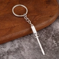 Détail d'un porte-clés tournevis miniature en alliage de zinc poli sur bois - Tournevis