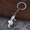 Portachiavi a forma di cavalluccio marino in metallo argentato con texture a scaglie su legno - Bianco K/Argento