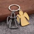 Porte-clés ange gardien en métal argenté et doré posés sur une surface en bois et pierre - Style A-Lot de 2 Anges (Or et Argent)