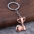 Fußball- und Pokal-Schlüsselanhänger in Roségold aus Metalllegierung für echte Fußballfans - Roségold