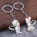 Porte-clés couple en argent poli avec détails en émail rouge sur bois sombre - Couple avec ailes Paire
