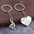 Porte-clés couple avec note de musique et cœur gravé love sur fond bois rustique - Argent (Paire Blanc K)