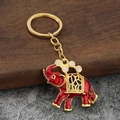 Portachiavi a forma di elefante dorato con smalto rosso e intagli su base di legno - Rosso