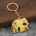 Porte-clés éléphant doré avec gravure I Love Thailand sur support en bois sombre - Doré