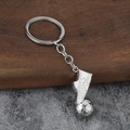 Draaibare metalen voetbal sleutelhanger met zilveren voetbalschoen hanger en ring clip - Zilver