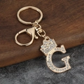 Détail du porte-clés lettre G en alliage de zinc doré avec couronne et strass brillants - Style Lettre G avec Couronne (G)
