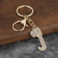 Vue détaillée du porte-clés lettre J doré avec couronne et strass scintillants - Style Lettre J avec Couronne (J)