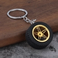 Detail van creatieve autovelg sleutelhanger met gouden legering en rubberen band - Goud