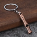 Pfeife Schlüsselanhänger in Bambus-Form aus Metall im Vintage-Bronze-Stil für Outdoor - Antik Rot