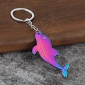 Portachiavi delfino in metallo arcobaleno con design creativo a tema oceanico - Iridescente