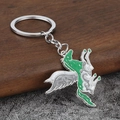Dettaglio del portachiavi Pegaso in smalto verde e bianco in lega di zinco lucida - Verde