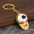 Portachiavi dorato a forma di cappello da calcio con motivo pallone in smalto - Oro Palla Bianca