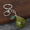 Portachiavi a forma di pera in resina glitterata con foglia verde e gancio d'argento - Pera Verde (Chiusura Argentata)