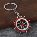 Détail d'un porte-clés de gouvernail nautique avec émail rouge et blanc sur bois - Argent Rouge