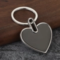 Dettaglio portachiavi apribottiglie in metallo a forma di cuore con finitura lucida per DIY - Cuore