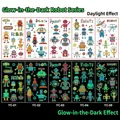 Tatuajes temporales luminosos de robots mostrando colores de día y efectos que brillan en oscuridad - Serie Robot Luminoso