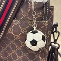 Portachiavi da calcio classico bianco e nero con anello in metallo su una borsa - 3.8CM / Bianco e nero