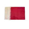 Bandera de Qatar 90x150cm de poliéster con diseño dentado en blanco y granate - Bandera grande de Qatar plegada